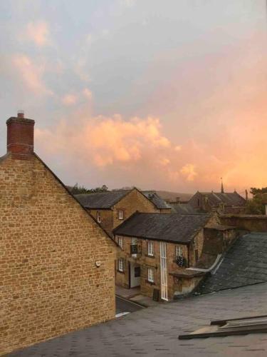 The Loft in Sherborne: central with parking