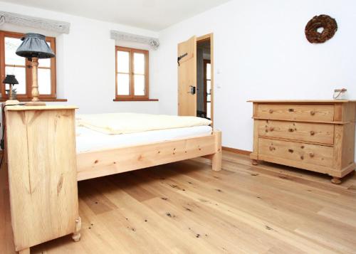 2 bedrooms, 3 beds