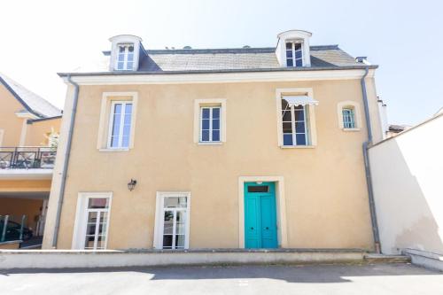 A szálláshely kívülről, Luxury Suite - Jacuzzi et Sauna in Arpajon