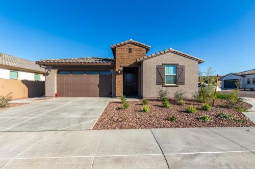 AT YOUR SERVICE - Modern Amenities, Urban Location, Sophisticated Style in Phoenix, USA