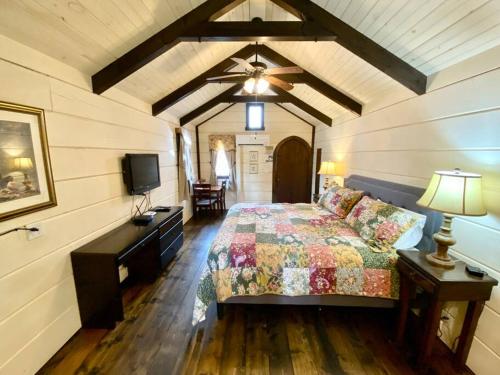 Tiny Home Cottage Near the Smokies #3 Ingrid in Sevierville, USA