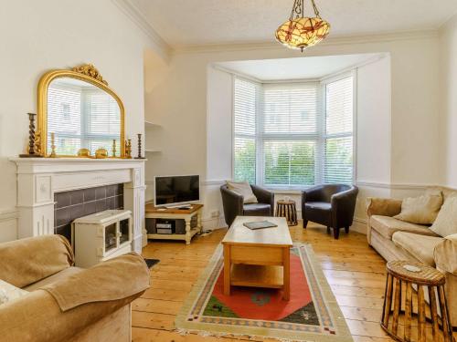 5 Bed in Tenby FB151