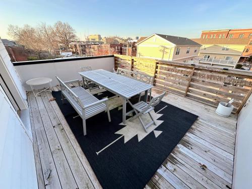 Modern House with Terrace Near Forest Park