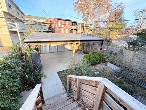 Modern House with Terrace Near Forest Park