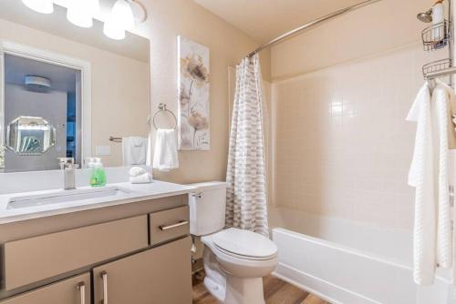 Modern and spacious Apartment- Gym, Wifi, Free Parking