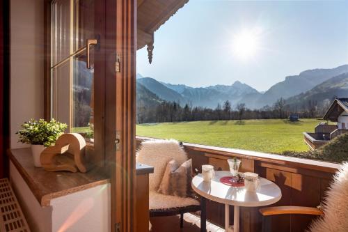 One-Bedroom Apartment with Balcony and Mountain View