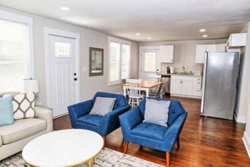 . Sunny Hill Cottage with 4 Beds