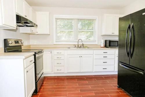 Quaint Newly Renovated Downtown Cottage in Lincolnton, USA