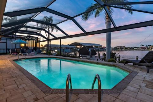 Modern, Luxurious, Waterfront home with Heated Pool - Villa Dock Holiday - Roelens Vacations, Cape Coral (fotografie 2)