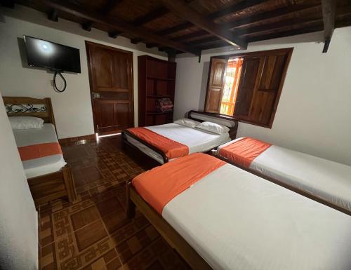 1 double bed, 3 twin beds