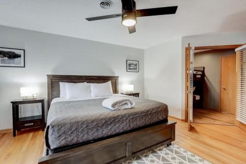 Family Dreams - Lakefront, 2-bedroom, multi-level condo, Winter Vacation in Wisconsin Dells, USA