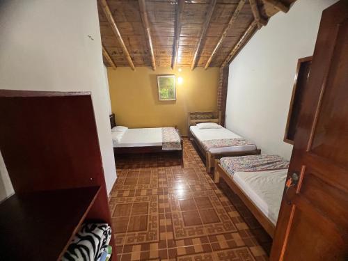 1 double bed, 2 twin beds