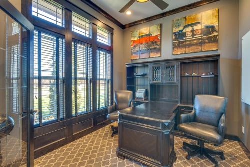 Luxe Missouri Getaway with Hot Tub and Fire Pit! in Oak Grove, USA