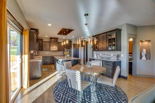 Luxe Missouri Getaway with Hot Tub and Fire Pit! in Oak Grove, USA