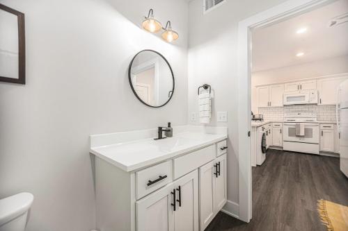 The Urban Oasis -brand New Corporate Apt Downtown in Grand Rapids, USA