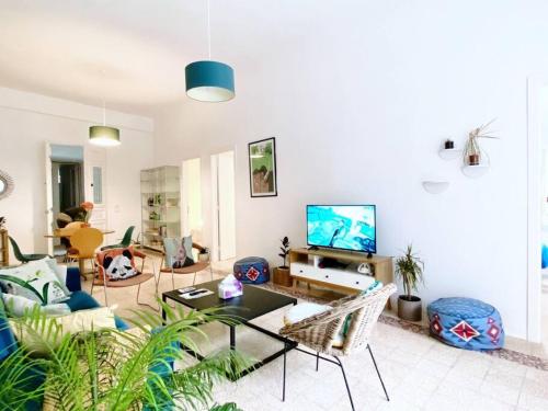 Garden View Apt 4BR Beirut - image 3