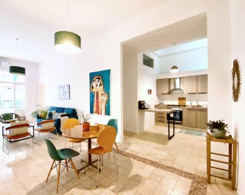 Garden View Apt 4BR Beirut - image 5