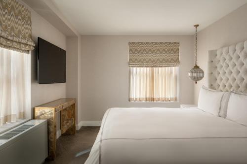 City Lights Suite image 3