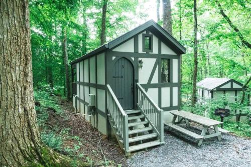 Tiny Home Cottage Near the Smokies #5 Fleur in Caton (TN)