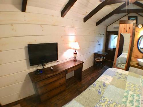 Tiny Home Cottage Near the Smokies #5 Fleur in Caton (TN)