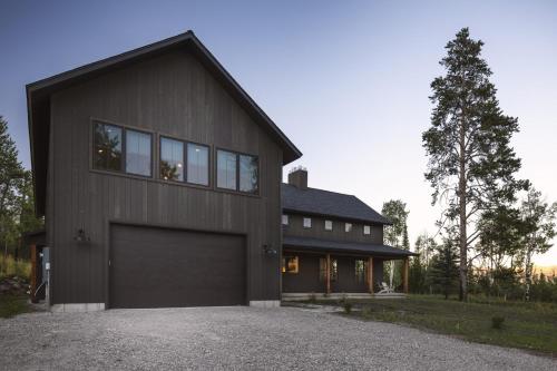 Modern Luxury Home with Hot Tub Near the Tetons Targhee and Jackson Hole in Victor, USA