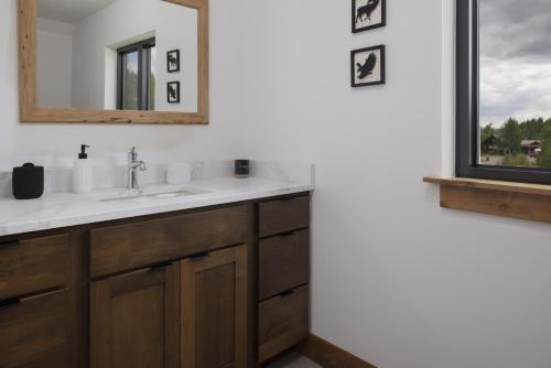 Modern Escape on Ski Hill Rd Modern Escape on Ski Hill Rd