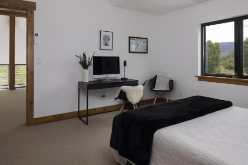 Modern Escape on Ski Hill Rd Modern Escape on Ski Hill Rd