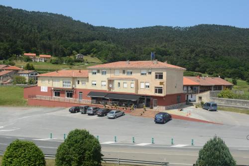  Hostal Baviera, Pension in Pesués