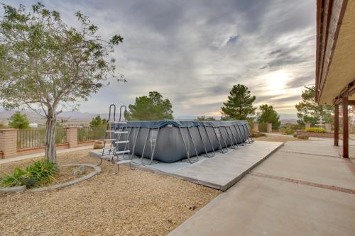 Spacious California Oasis Patio, Fireplace and Pool in Apple Valley, USA