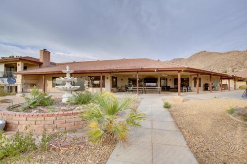 Spacious California Oasis Patio, Fireplace and Pool in Apple Valley (CA)