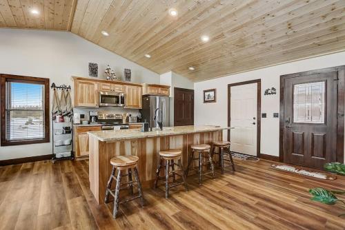 Castle Rock and Buckhorn Beach Lake Home in New Lisbon, USA