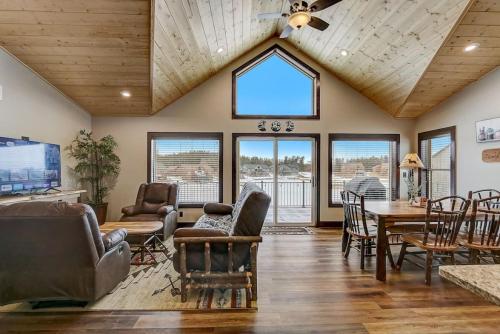 Castle Rock and Buckhorn Beach Lake Home in New Lisbon, USA