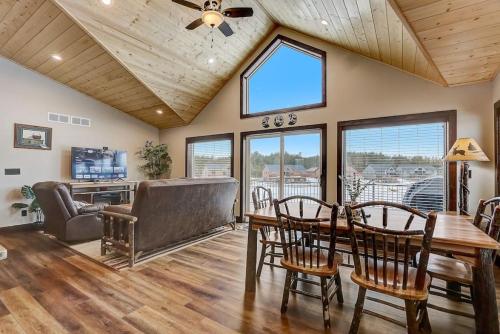 Castle Rock and Buckhorn Beach Lake Home in New Lisbon, USA