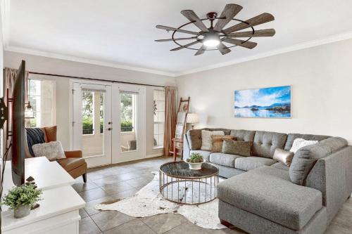 ILT 2106 Lakeside Haven in Lago Vista, USA