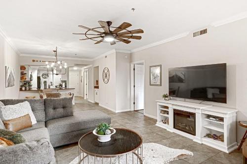 ILT 2106 Lakeside Haven in Lago Vista, USA