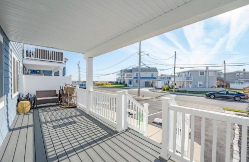 Steps to Sand Updated Bouchee Beachy Condo Deck Parking