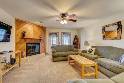 Brown Family Condo for Families Golf Trips and Girls Getaways in Wisconsin Dells, USA