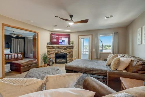 Lakefront Haven for Families Golfers and Girls Trips in Wisconsin Dells, USA