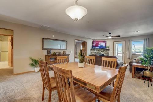 Lakefront Haven for Families Golfers and Girls Trips in Wisconsin Dells, USA