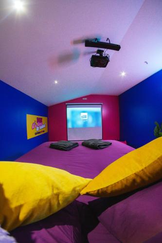 Capsule Boogie-Woogie - JACUZZI - SAUNA - BILLARD - JEUX - ECRAN GÉANT - FILET SUSPENDU - NETFLIX