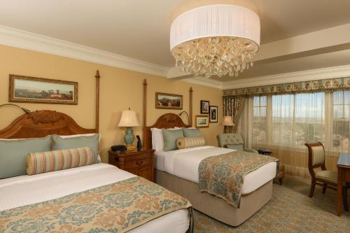 The Broadmoor Hotel - image 11