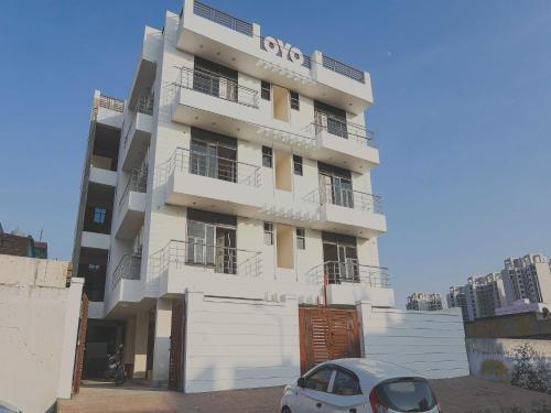 OYO Flagship 61722 Rajmahal Residency Hotel