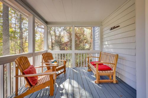 Blairsville Cabin with Hot Tub on Nottely Lake!