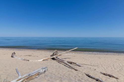 Hidden Haven Seclusion On The Superior Shoreline in Newberry, USA