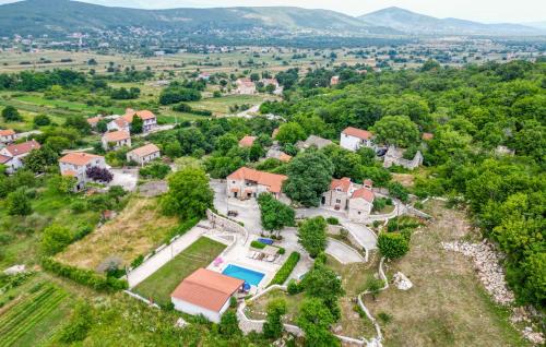 Viesnīcas āriene, Villa Brkic with large private pool and playground in Osoje