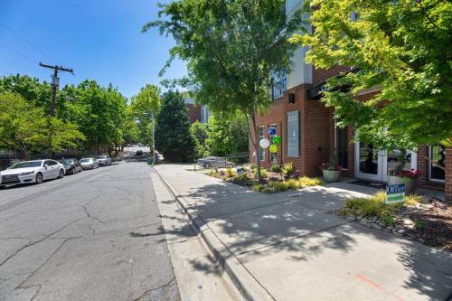 2ba/2br Uptown Loft 5 mins to Panthers Stadium_319 in Charlotte, USA