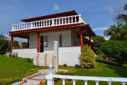 Finca con billar y piscina para un Descanso Familiar