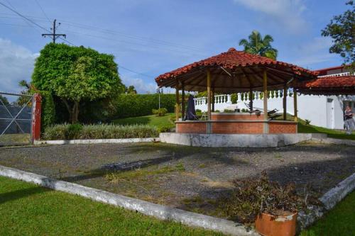 Finca con billar y piscina para un Descanso Familiar