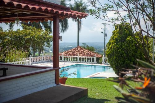 Finca con billar y piscina para un Descanso Familiar