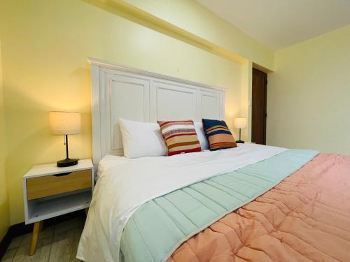 King Room with Spa Bath image 5